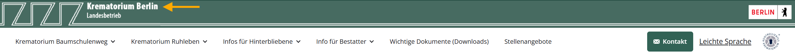 Ein Screenshot von der Kopfzeile der Webseite mit einem Pfeil, der auf das Logo in der Navigation zeigt